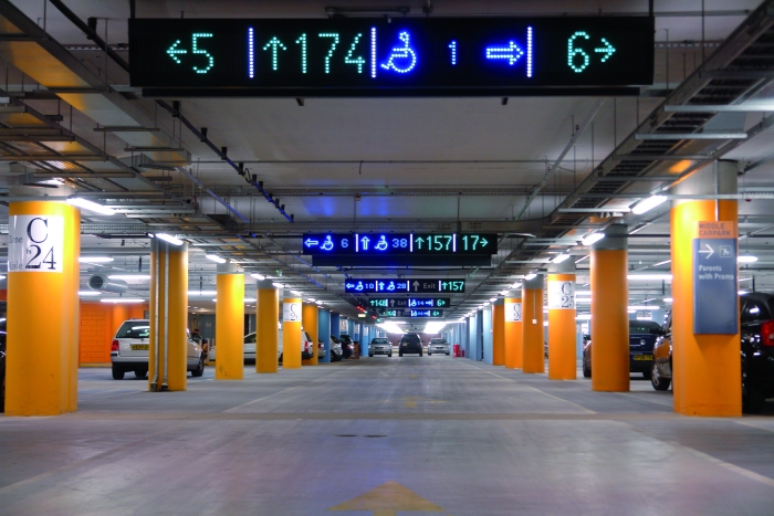 Flashing sign for parking systems showing vacant spaces for parking